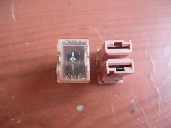 Предохранители (электрических цепей) Mitsubishi MU840015 цена, от 2.54 USD