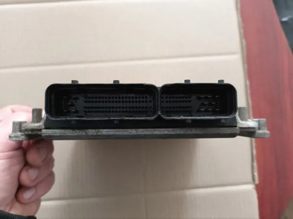 Блок управления двигателем 0281011409 Bosch