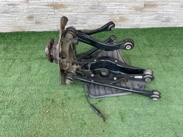 Нижний рычаг задней подвески 6886448 BMW
