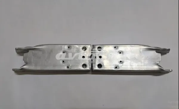 Кронштейн усилителя переднего бампера 51117406385 BMW