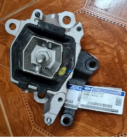 DG9Z6068Q Ford Подушка (опора) двигателя левая верхняя