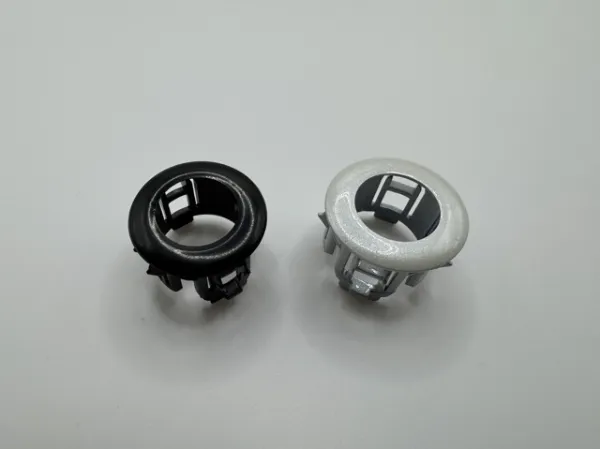 KD47-67-UC5A 51 Mazda Кронштейн датчика парктроника задний центральный