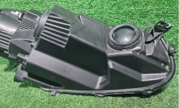 Правая фара LJ6B13W029BF Ford
