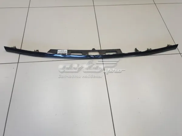 Молдинг двери багажника LR048899 Land Rover