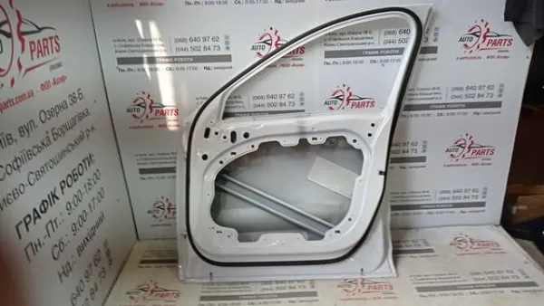 Дверь передняя правая 32345931 Volvo