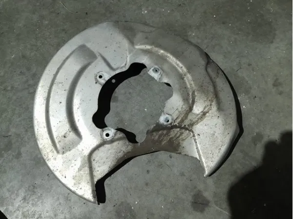 Защита тормозного диска заднего правая 31362350 Volvo