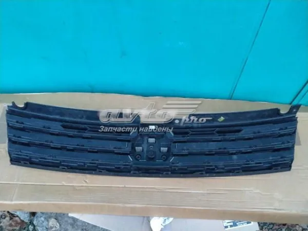 Решетка радиатора 7P6853653D VAG