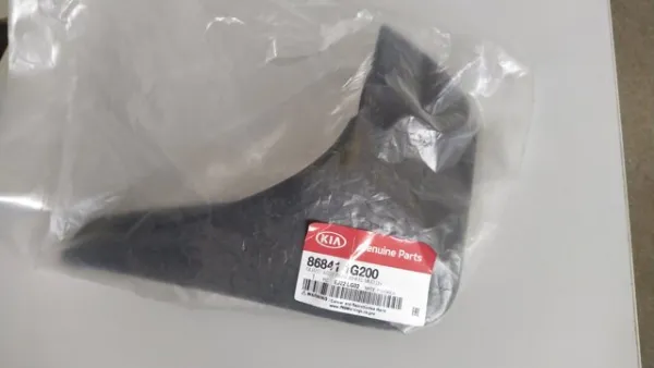 Брызговик задний левый 868411G200 Hyundai/Kia