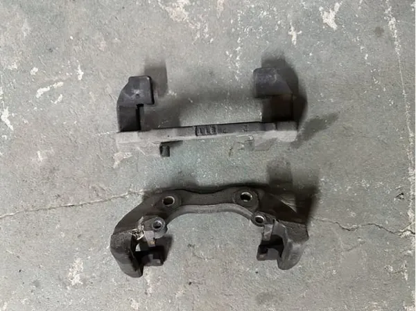 Скоба суппорта BP4K33281B Mazda