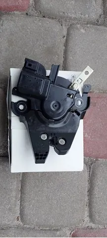  Замок багажника Mazda 3 