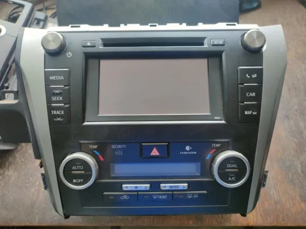 Магнитола Toyota Camry V70