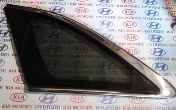 Стекло кузова (багажного отсека) левое 87810C6000 Hyundai/Kia