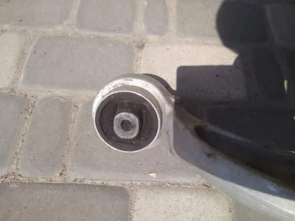 Рычаг передней подвески левый 8W0407695A VAG