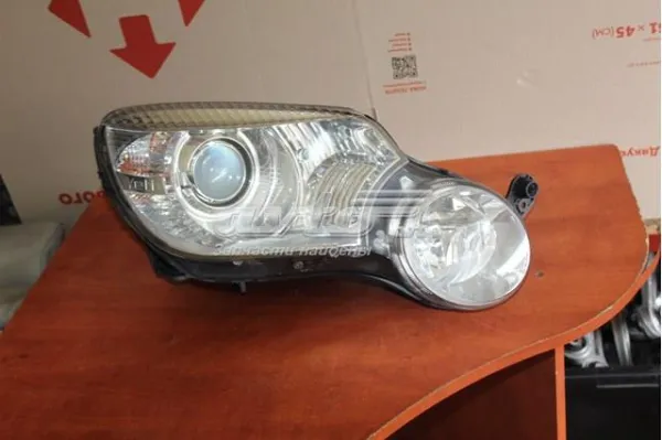 Правая фара 5L2941018C VAG