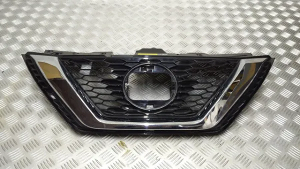 Решетка радиатора 62398HV80A Nissan/Infiniti