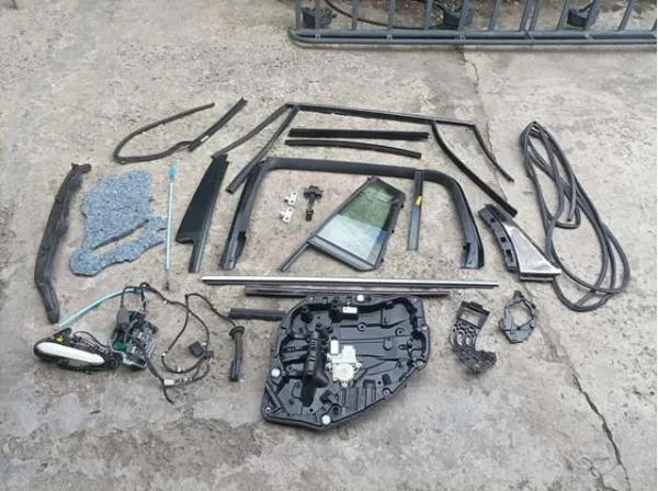 Замок двери задней левой 9464881 BMW