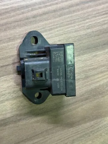  LC3A9D370DA Ford