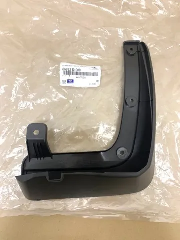 Брызговик передний правый 86832S1000 Hyundai/Kia