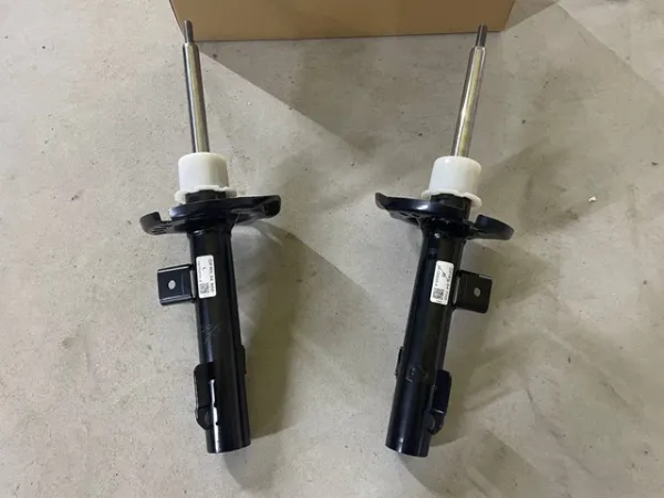 Купить Амортизатор передний левый Мазда це икс 30  DM