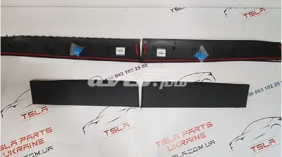 Молдинг двери задней правой CHRYSLER 6VX68RXFAB