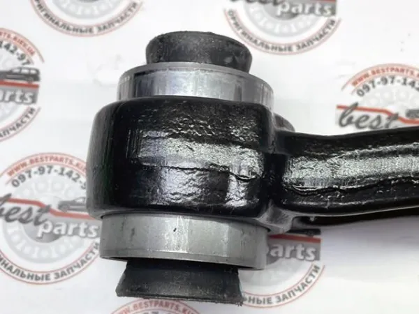 Нижний рычаг LR171072 Land Rover