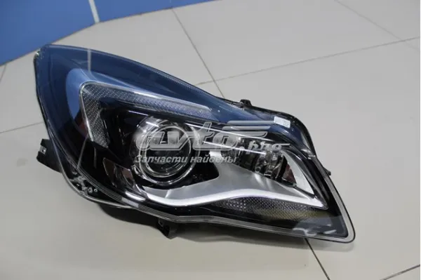 Правая фара 13426664 Opel