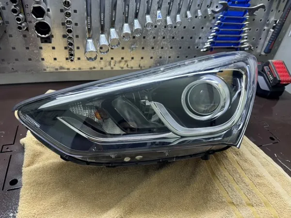Левая фара 921012W700 Hyundai/Kia