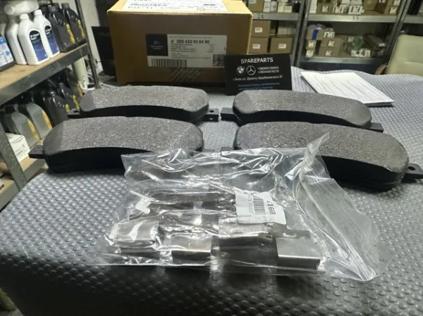 Передние тормозные колодки A0004209304 Mercedes