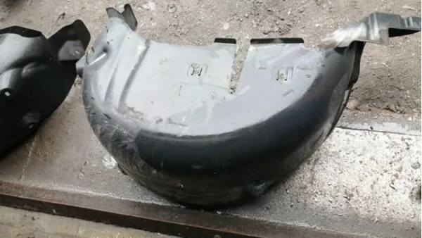 Подкрылок задний левый Renault Megane III