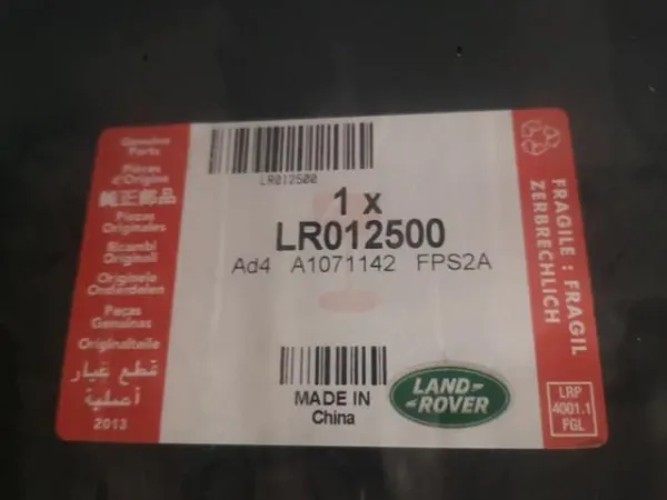 Стекло двери задней правой LR012500 Land Rover