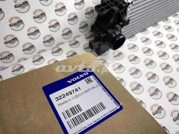 Интеркулер 32249741 Volvo