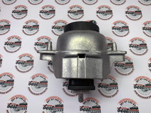 Левая подушка двигателя LR141387 Land Rover