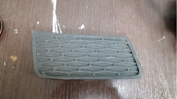 Решетка бампера переднего левая верхняя LR035093 Land Rover