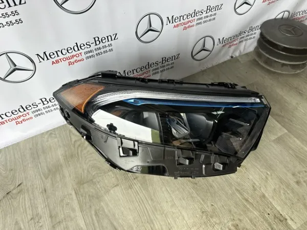 Правая фара 2439065600 Mercedes