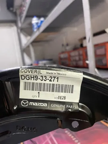 Защита тормозного диска переднего левого DGH933271 Mazda