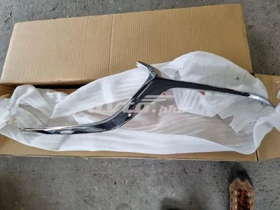 Молдинг решетки радиатора левый MAZDA BCKA507K0C