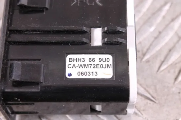  BHH3669U0 Mazda