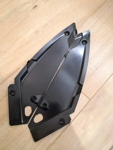 Ресничка (накладка) правой фары VAG 3G0998119A