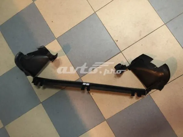 Нижний дефлектор радиатора LR034397 Land Rover