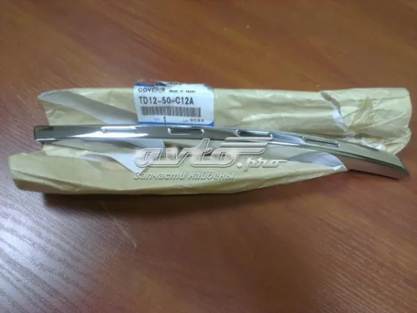 Ресничка (накладка) правой фары TD1250C12A Mazda