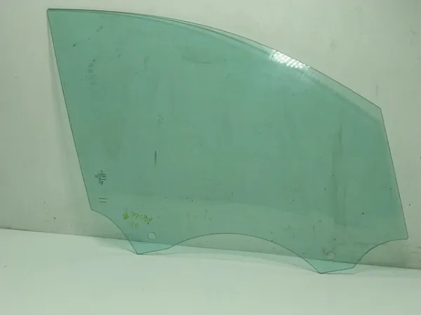 Стекло двери передней правой 95B845202D Porsche