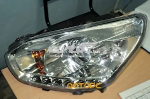 Левая фара T113772010AD Chery