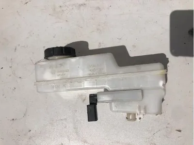 Бачок главного тормозного цилиндра (тормозной жидкости) VAG 1EB611301