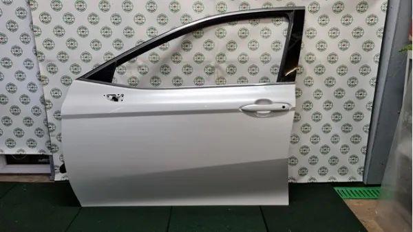 Дверь передняя левая Toyota Camry V70