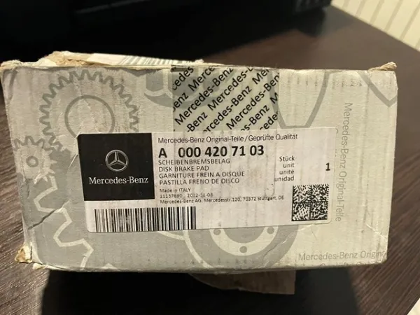 Задние тормозные колодки A0004207103 Mercedes