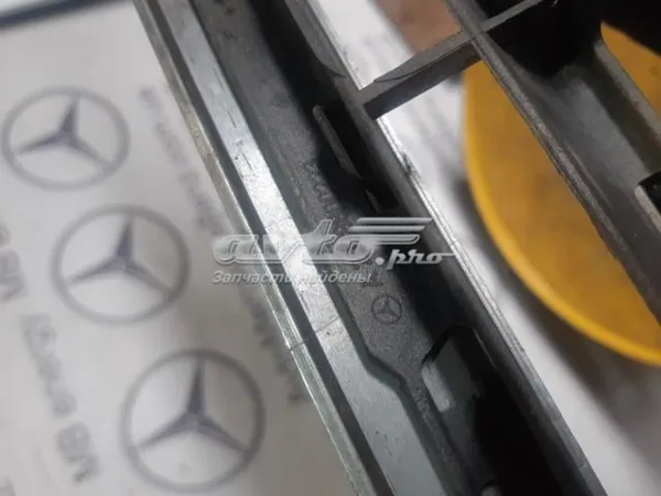 Решетка радиатора A2038800223 Mercedes