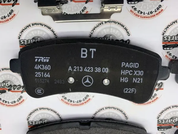 Задние тормозные колодки A0004203304 Mercedes
