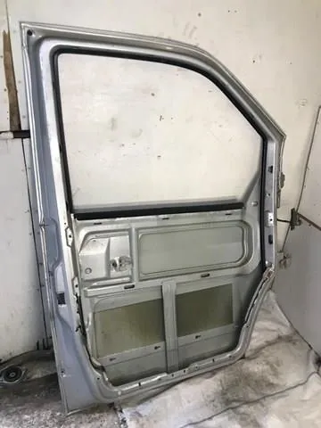 Водительская дверь на Mercedes Vito I 638