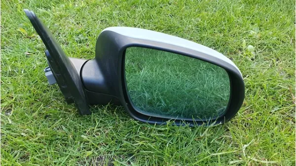 Правое зеркало 876061H165 Hyundai/Kia