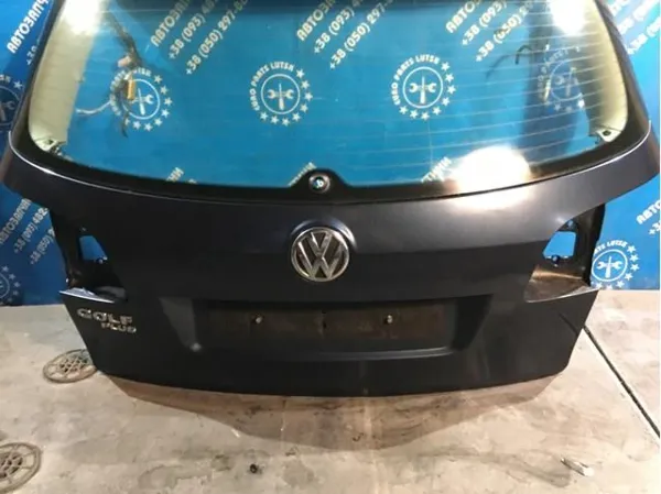 Заднее стекло Volkswagen Golf V